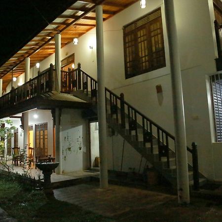 Omee Guest Bed and Breakfast Mirissa Exterior foto