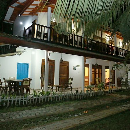 Omee Guest Bed and Breakfast Mirissa Exterior foto