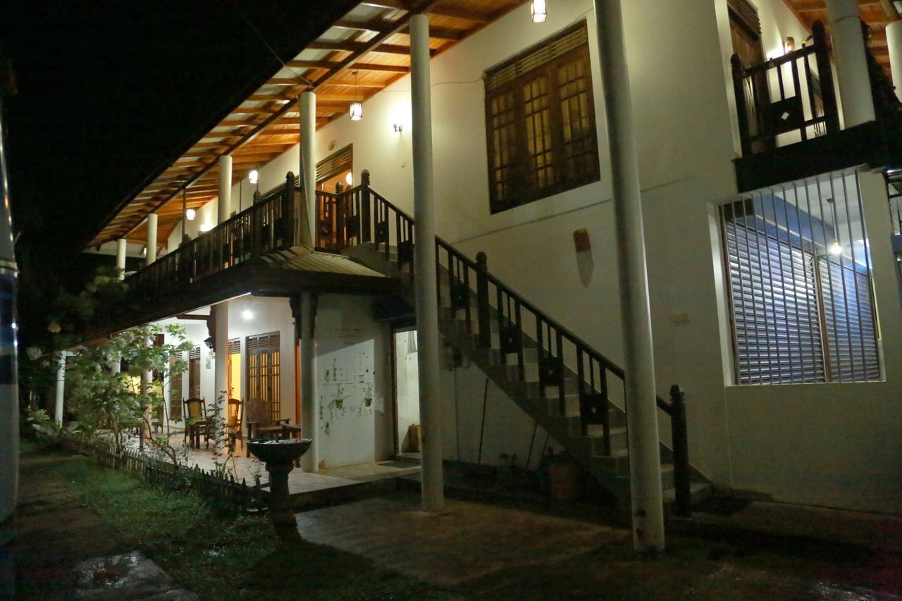 Omee Guest Bed and Breakfast Mirissa Exterior foto