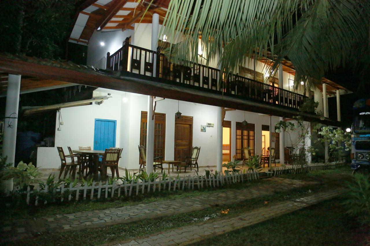 Omee Guest Bed and Breakfast Mirissa Exterior foto